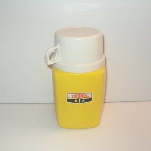Vintage Thermos Insulated Yellow Plastic 8 Oz & Stopper & Cup Hot/Cold RARE 6.5"